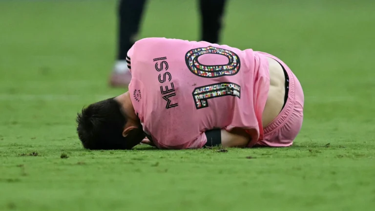 Messi enciende alarmas por lesión muscular