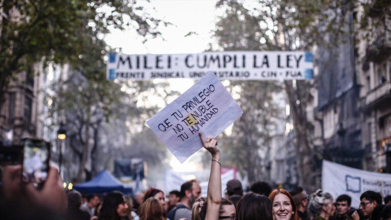 Milei critica protestas y admite frustración social