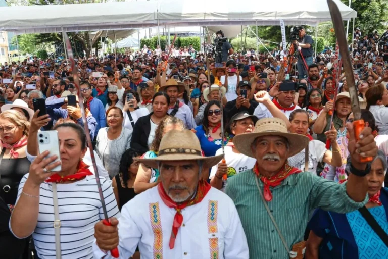 Sheinbaum promete solución a bloqueo por agua en Atenco