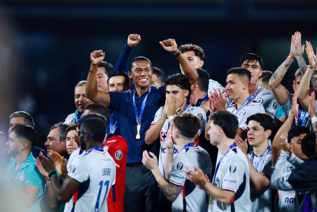 Cruz Azul conquista su décima estrella ante Pumas 1 Cruz Azul conquista su décima estrella ante Pumas