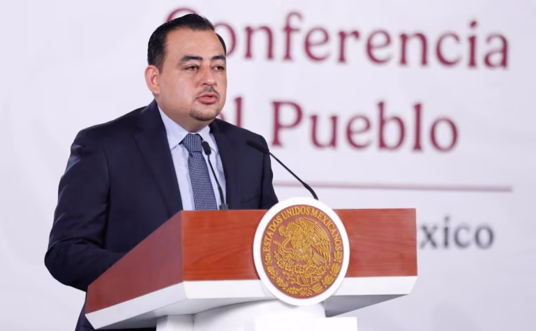 Inicia entrega de tarjetas de la beca Rita Cetina