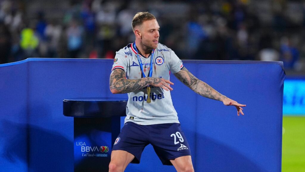 Cruz Azul conquista su décima estrella ante Pumas 3 Cruz Azul conquista su décima estrella ante Pumas