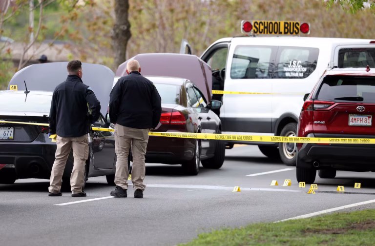 Hombre armado hiere a dos personas en Cambridge