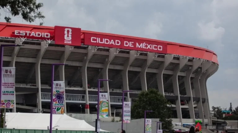 Alertan por fraude con códigos QR cerca del Azteca