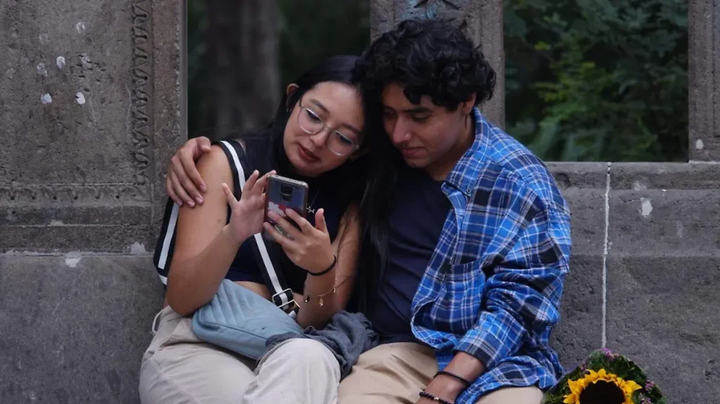 Mexicanos pasan más de 7 horas al día en Internet 2 Mexicanos pasan más de 7 horas al día en Internet