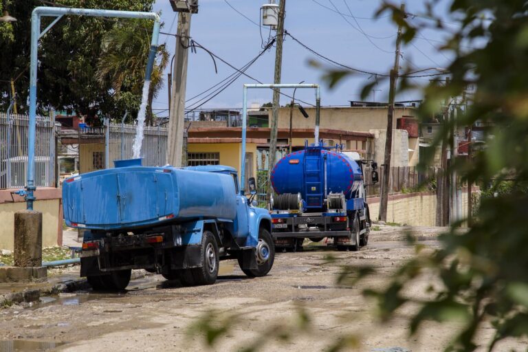 Desabasto de agua afecta a 2.7 millones en Cuba
