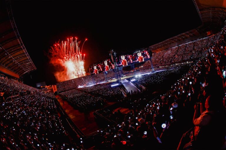 BTS desata euforia en su regreso a México