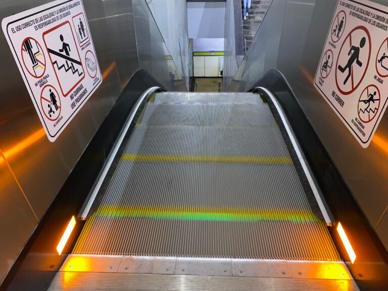 Persisten fallas en escaleras del Metro rumbo al Mundial
