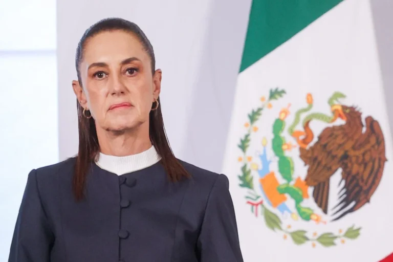 Sheinbaum atribuye críticas de TV Azteca a adeudos fiscales