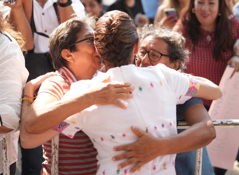Sheinbaum reconoce labor de las madres en México