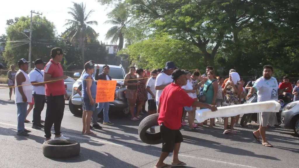 Bloquean calles en Tabasco por falta de luz 1 Bloquean calles en Tabasco por falta de luz