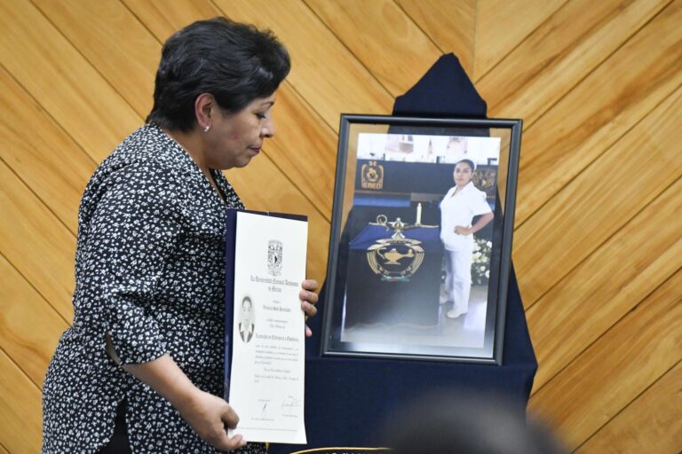 UNAM entrega título póstumo a Verónica Soto tras seis años de lucha