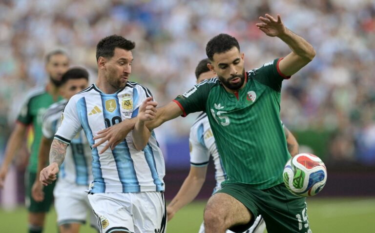 Messi firma triplete y guía a Argentina en su debut mundialista