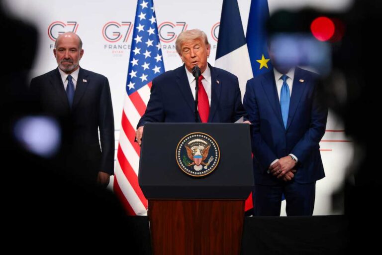 Trump afirma que Sheinbaum es “una mujer asustada”