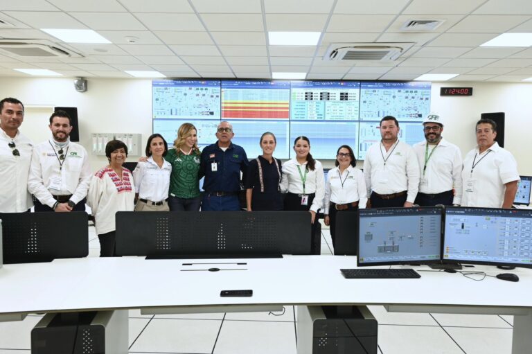 Sheinbaum inaugura central eléctrica en Baja California