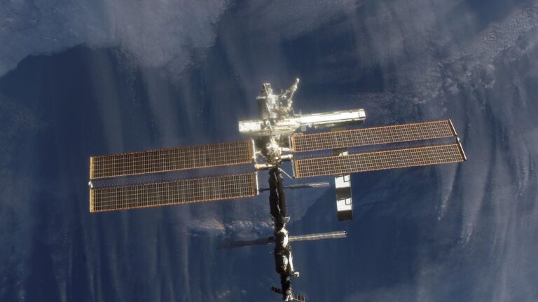 Fuga de aire activa alerta en la Estación Espacial