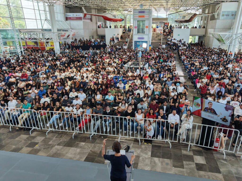Sheinbaum destaca apoyo a jóvenes y critica represión del pasado 3 Sheinbaum destaca apoyo a jóvenes y critica represión del pasado