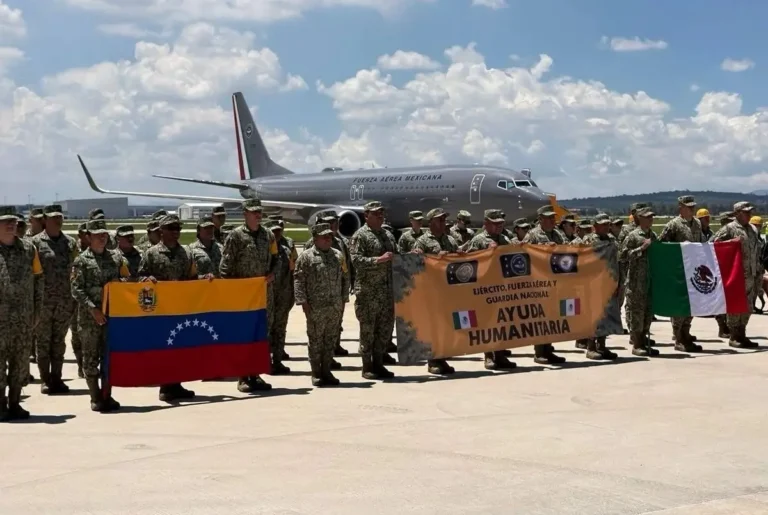 Venezuela recibe brigada de rescate enviada por México