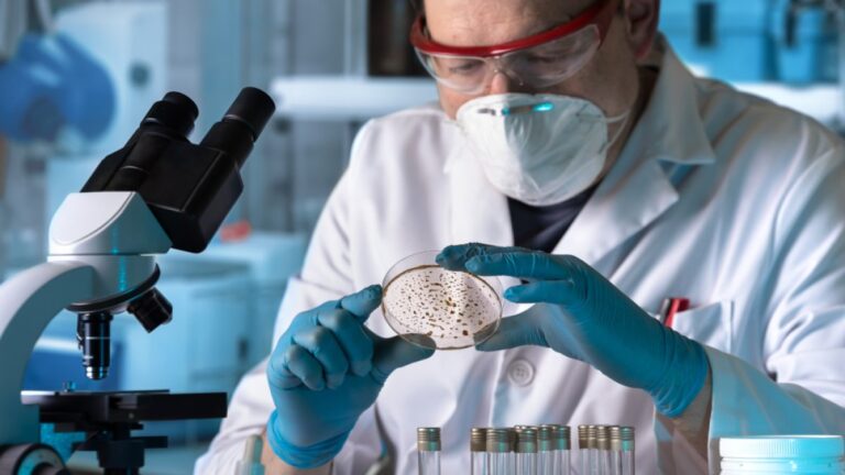 Descubren antibiótico prometedor contra bacterias resistentes