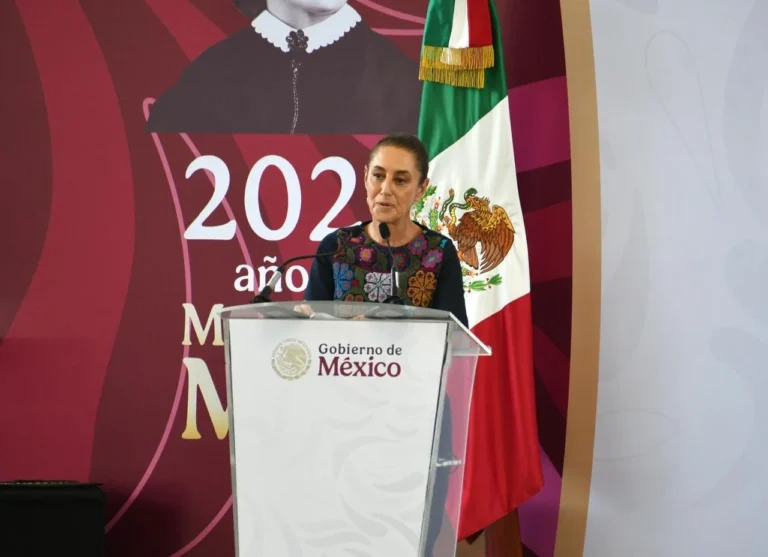 Sheinbaum destaca apoyo a jóvenes y critica represión del pasado