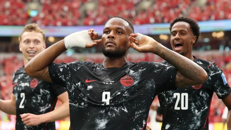 Jonathan David lidera goleada de Canadá sobre Qatar
