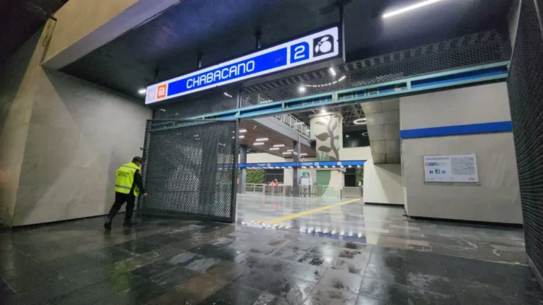 Reabre estación Chabacano de la Línea 2 del Metro