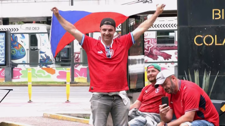Aficionados de México y Chequia animan la previa en Coyoacán