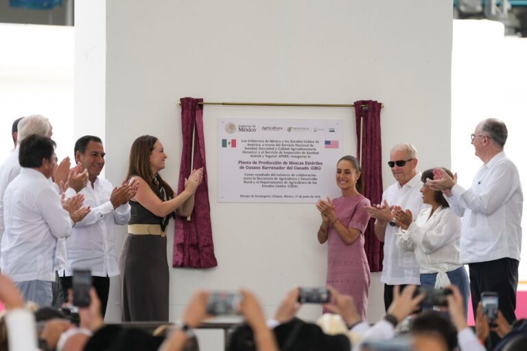 Inauguran planta contra el gusano barrenador en Chiapas