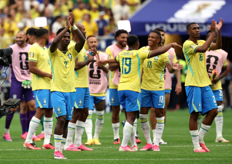 Brasil remonta a Japón y avanza a octavos de final