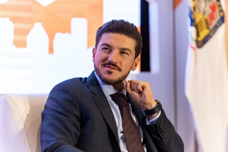 Avalan juicio político contra Samuel García