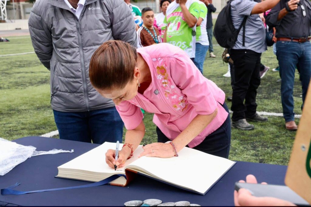 Sheinbaum entrega boletos del Mundial 2026 a jóvenes 1 Sheinbaum entrega boletos del Mundial 2026 a jóvenes