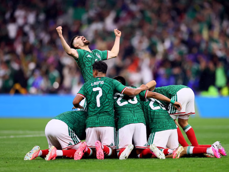 México vence a Ecuador y vuelve a octavos de final