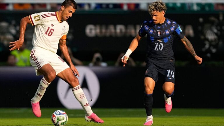 España elimina a Uruguay y perfila a Ecuador ante México