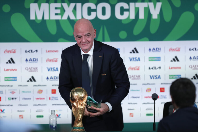 Infantino: el Estadio Azteca está “bendecido”