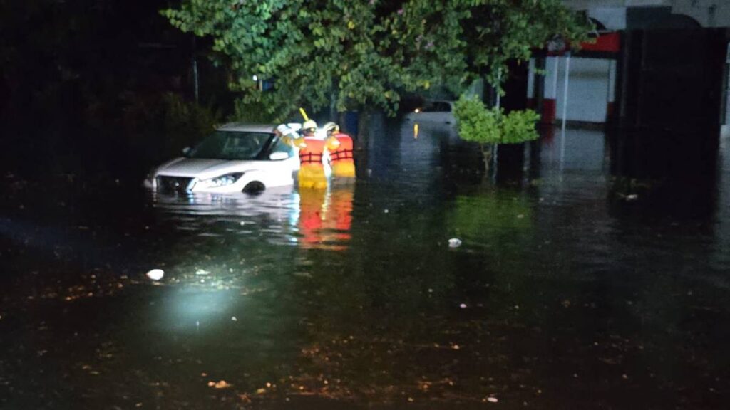 Tormenta provoca inundaciones y caída de árboles en Morelia 1 Tormenta provoca inundaciones y caída de árboles en Morelia
