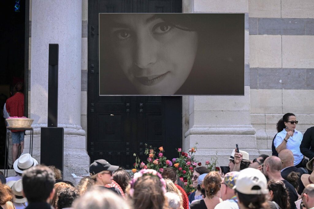 París despide a Marjane Satrapi con un emotivo homenaje 2 París despide a Marjane Satrapi con un emotivo homenaje