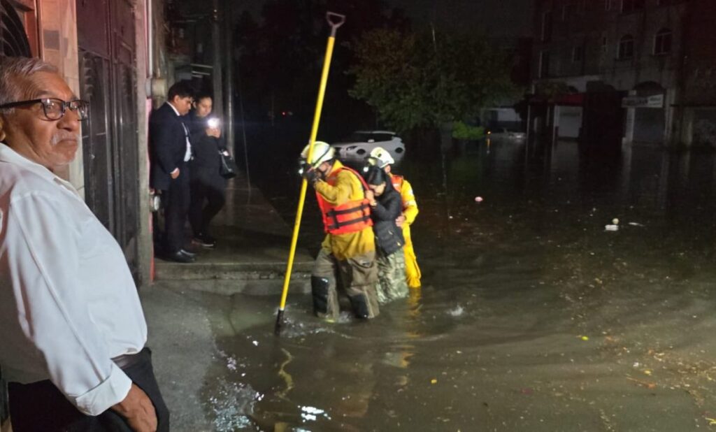 Tormenta provoca inundaciones y caída de árboles en Morelia 2 Tormenta provoca inundaciones y caída de árboles en Morelia