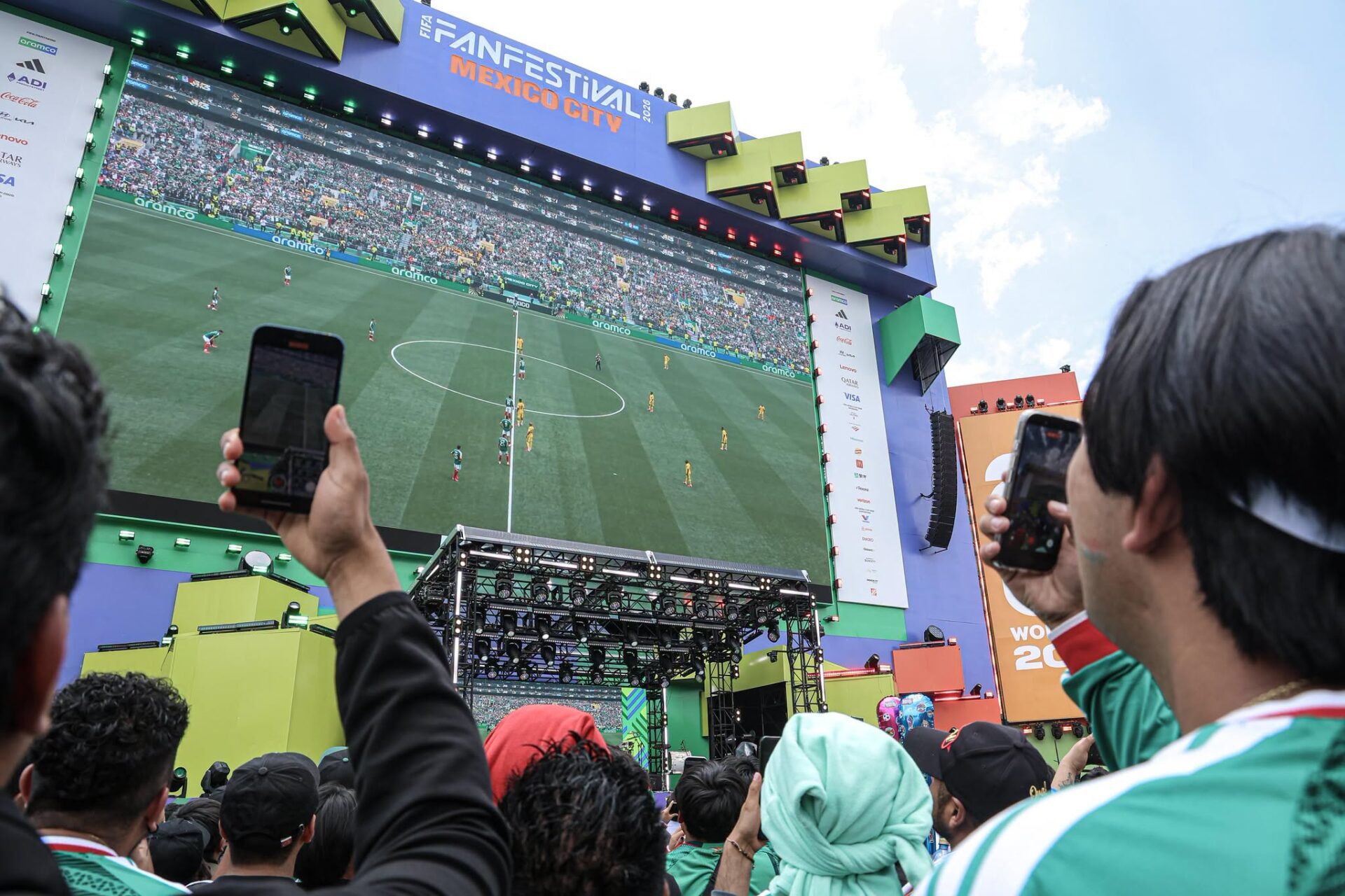 30 Zócalo llena aforo para ver el México vs Corea