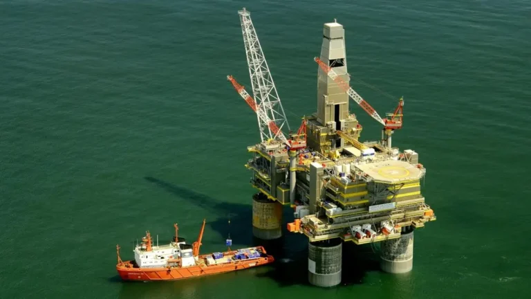 Pemex buscará apoyo de Petrobras para explorar aguas profundas