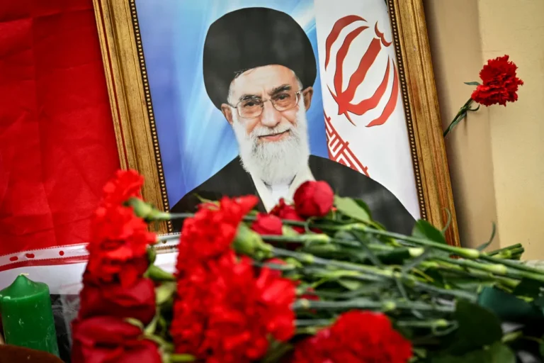 Irán declara tres días de luto por Ali Jamenei