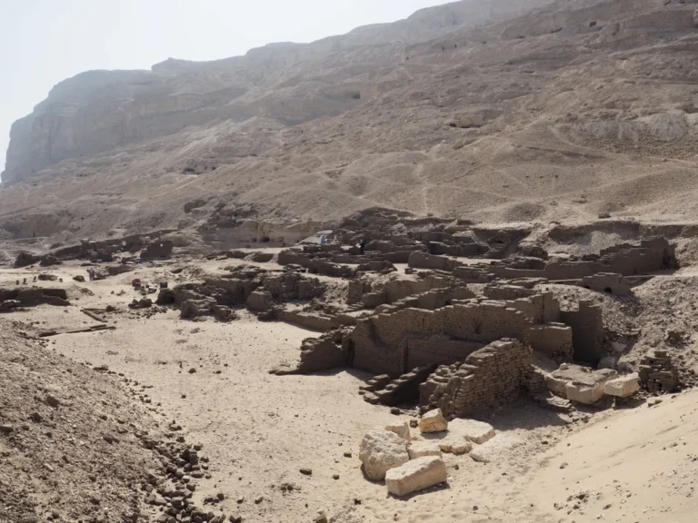 Hallan en Egipto restos romanos y objetos faraónicos