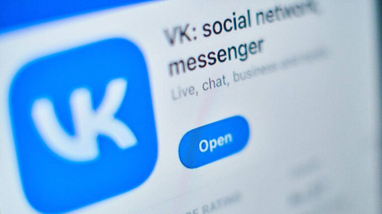 Apple retira aplicaciones de VK; Rusia exige explicaciones