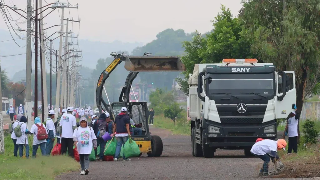 Más de 50 mil personas participan en faena en Ecatepec 2 Más de 50 mil personas participan en faena en Ecatepec