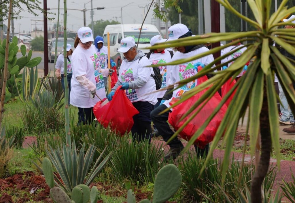 Más de 50 mil personas participan en faena en Ecatepec 3 Más de 50 mil personas participan en faena en Ecatepec