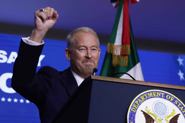 Ronald Johnson omite a México en mensaje por independencia de EU