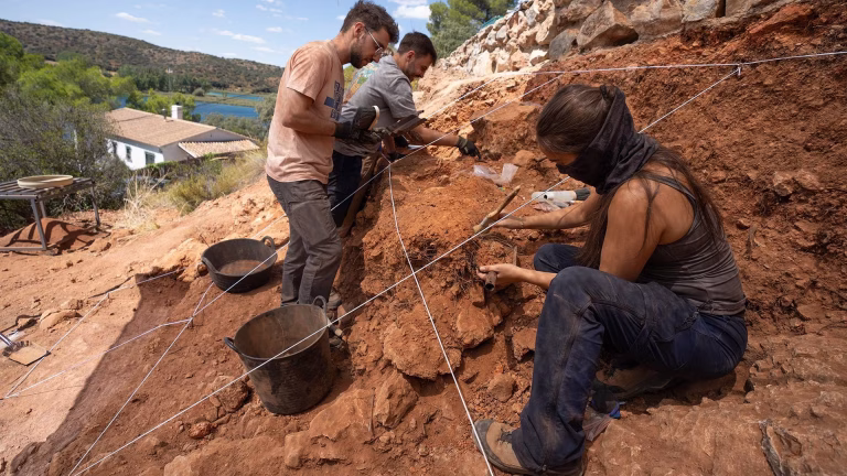 Hallan cráneo de 200 mil años en yacimiento de Ruidera