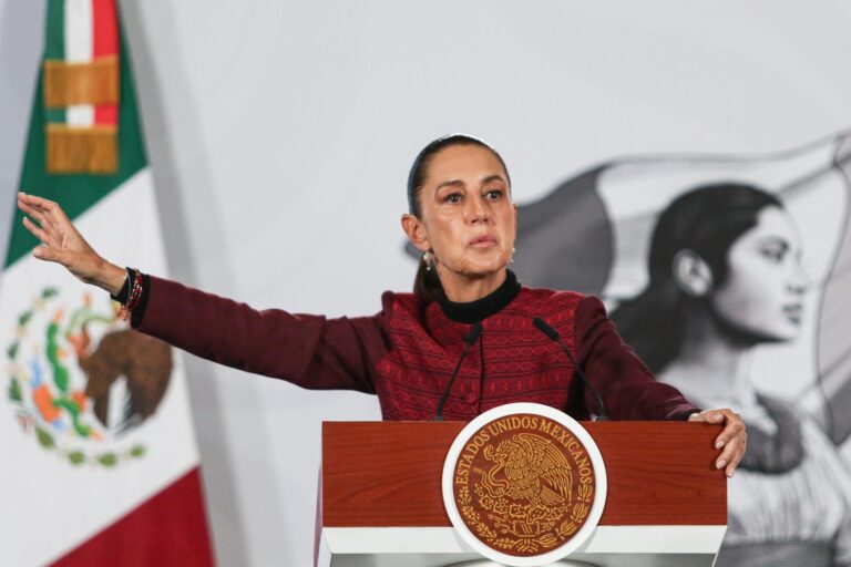 Sheinbaum plantea producción petrolera de 1.8 millones