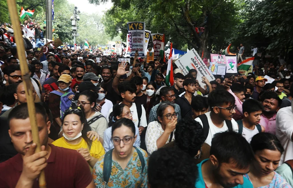 Policía reprime protesta del movimiento Cucaracha en India 2 Policía reprime protesta del movimiento Cucaracha en India