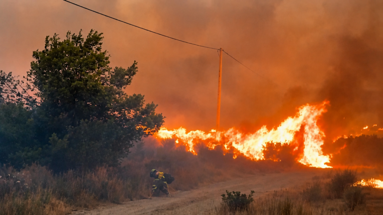 Incendio en España deja 12 muertos y 23 desaparecidos en Andalucía