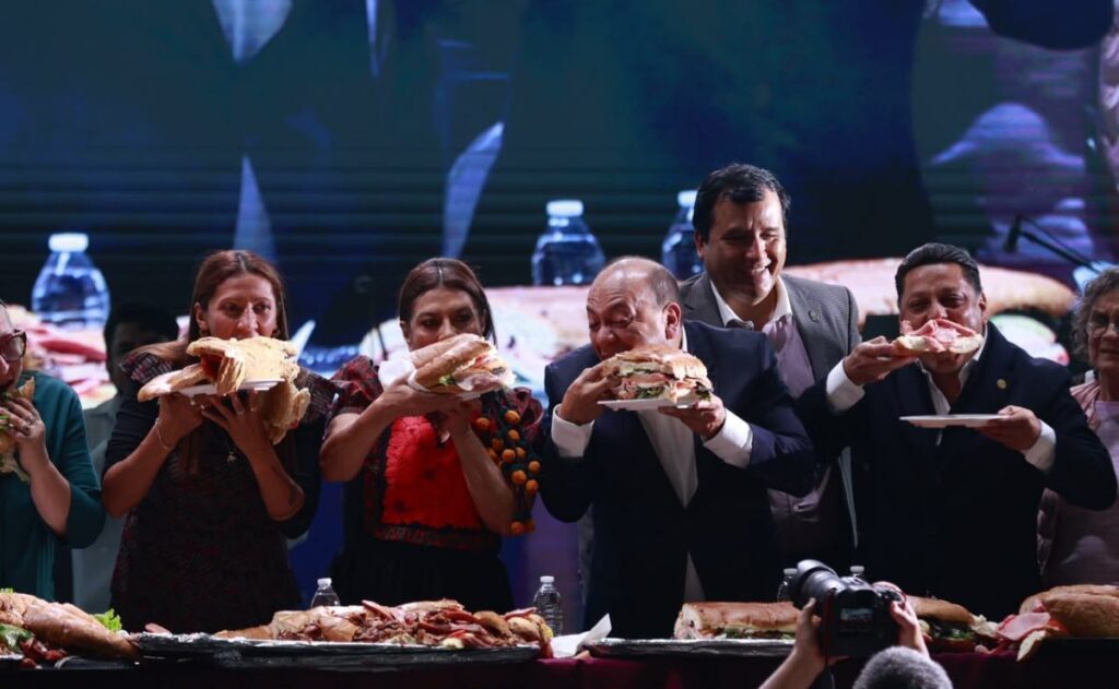 CDMX rompe récord con una torta de 100 metros 3 CDMX rompe récord con una torta de 100 metros
